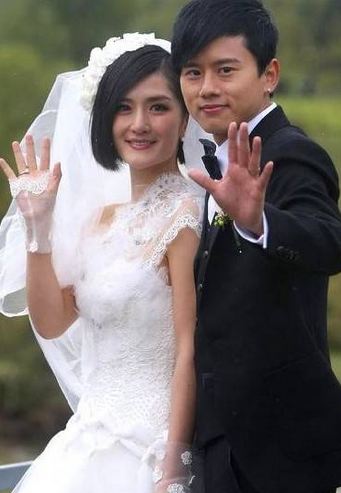 MC Tạ Na hạnh phúc cùng chồng kỷ niệm 10 năm kết hôn